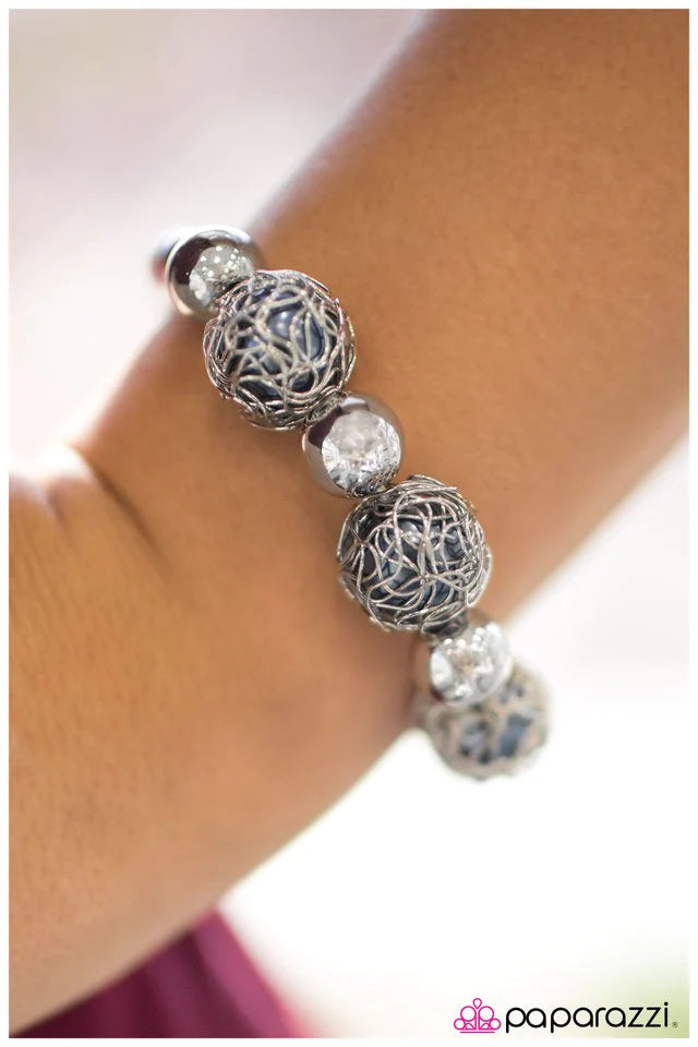 Pulsera Paparazzi ~ Atrapamiento elegante - Azul
