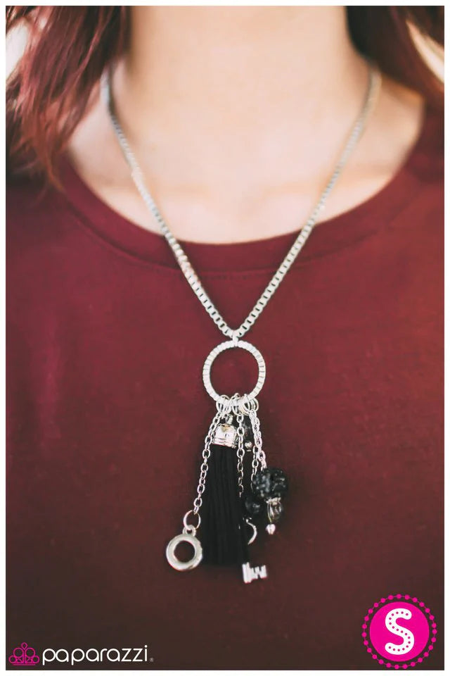 Collar Paparazzi ~ En las afueras - Negro