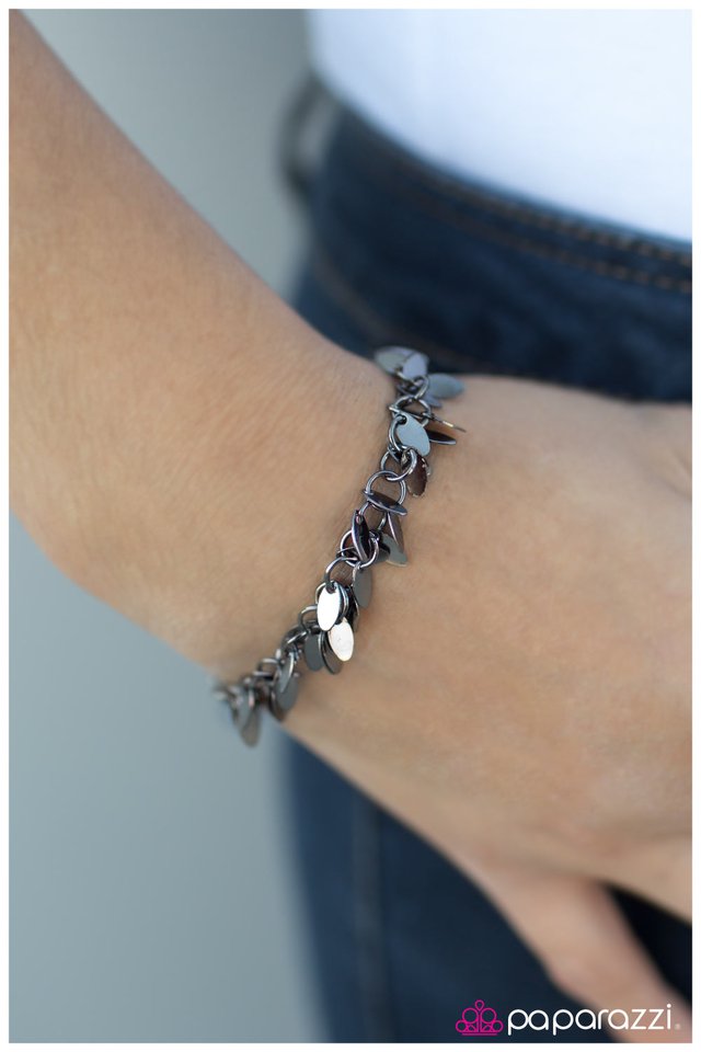 Pulsera Paparazzi ~ ¡Muérdeme! - Negra