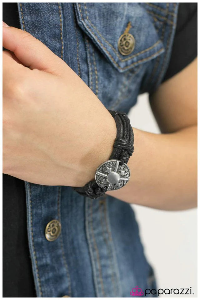 Pulsera Paparazzi ~ Caballeros de la Mesa Redonda - Negro