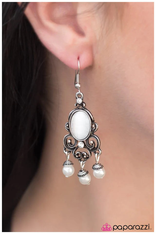 Pendiente Paparazzi ~ Sal con estilo - Blanco