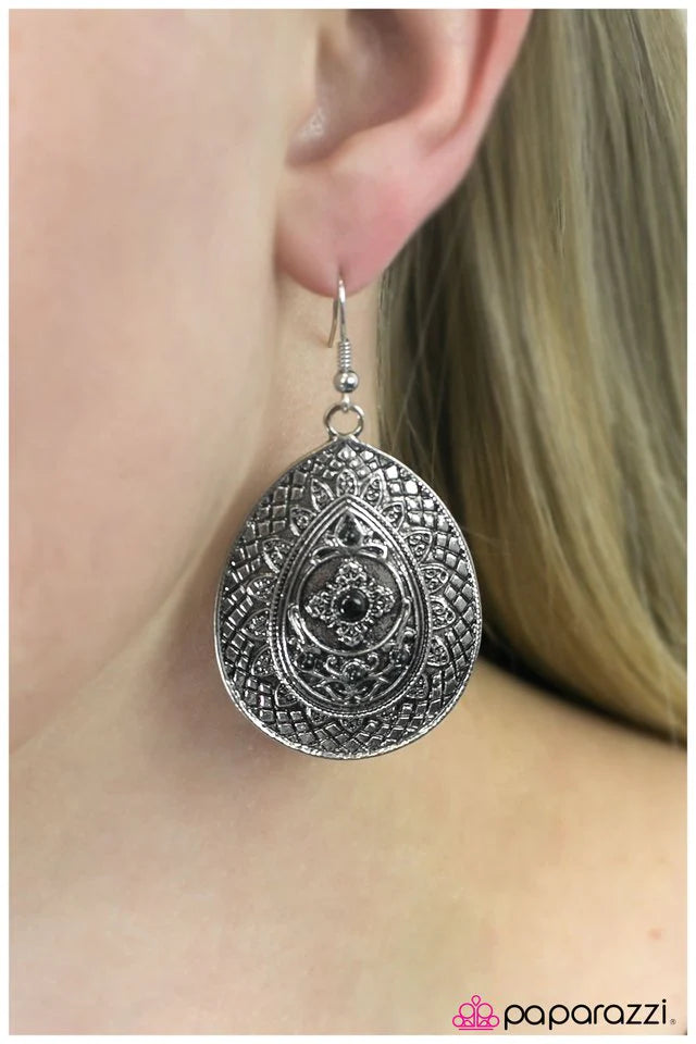 Pendiente Paparazzi ~ A Drop In The Bucket - Negro