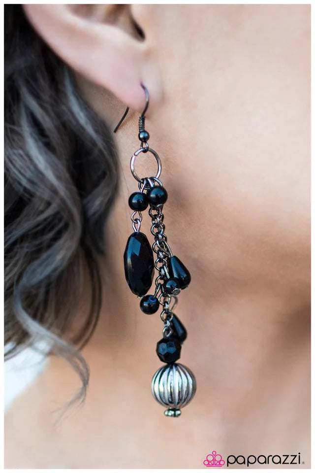 Paparazzi Earring ~ Suddenly Splendid - Black
