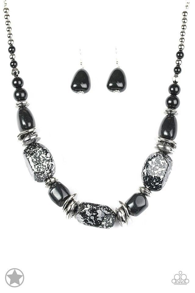 Paparazzi Necklace Blockbuster - In Good Glazes - Black