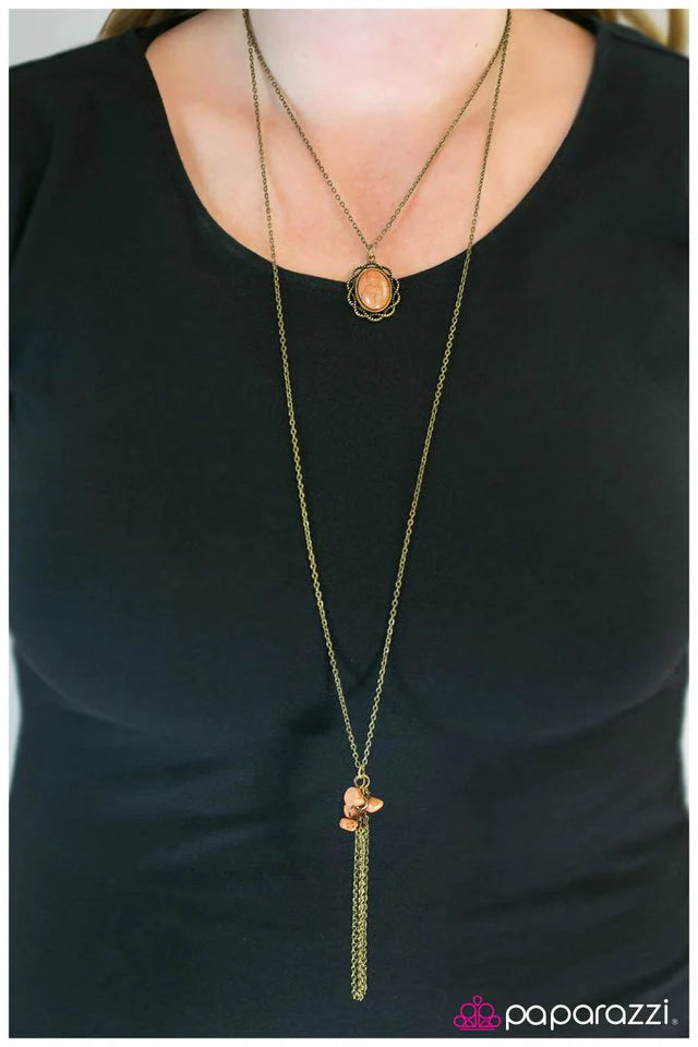 Collar Paparazzi ~ Todos los caballos bonitos - Amarillo