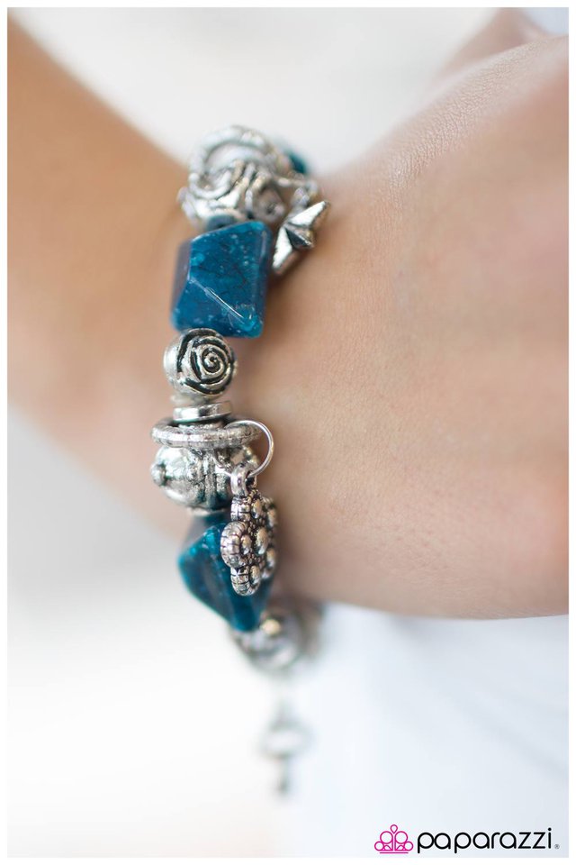 Pulsera Paparazzi ~ Encanto cosmopolita - Azul
