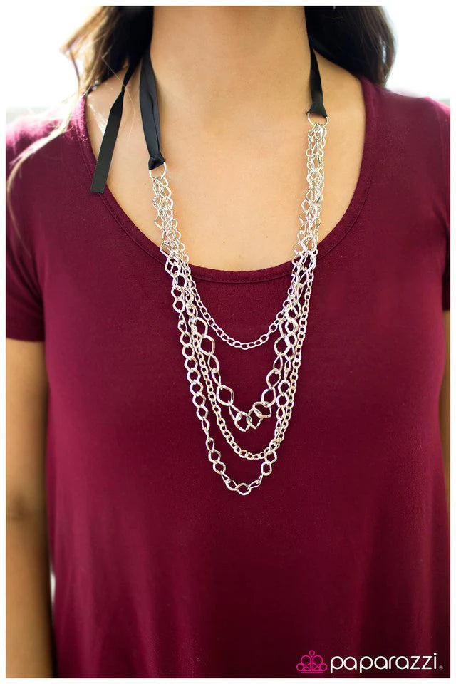 Collar Paparazzi ~ Sin ataduras - Negro