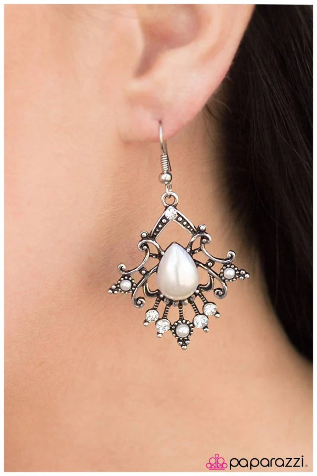 Paparazzi Earring ~ When I Am Queen... - White
