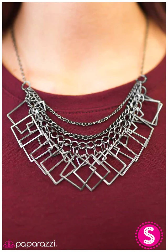 Paparazzi Necklace ~ On The Quad - Black