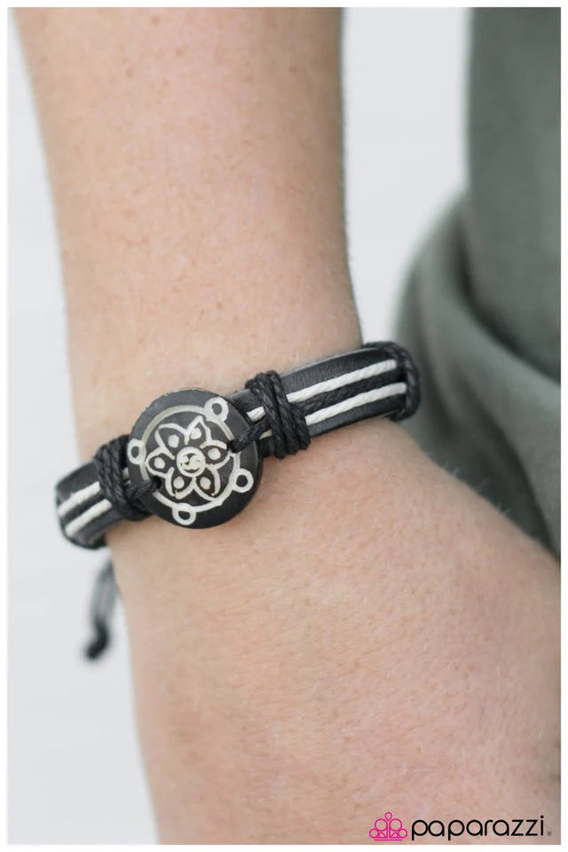 Pulsera Paparazzi ~ Hawaiian Tropic - Negro