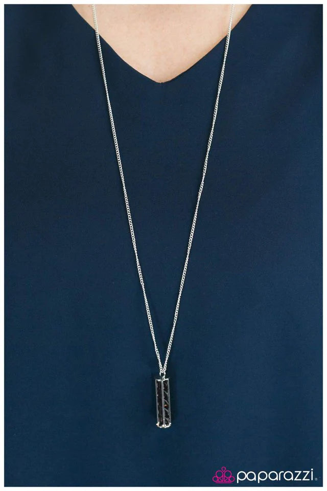 Collar Paparazzi ~ Impresionante - Púrpura