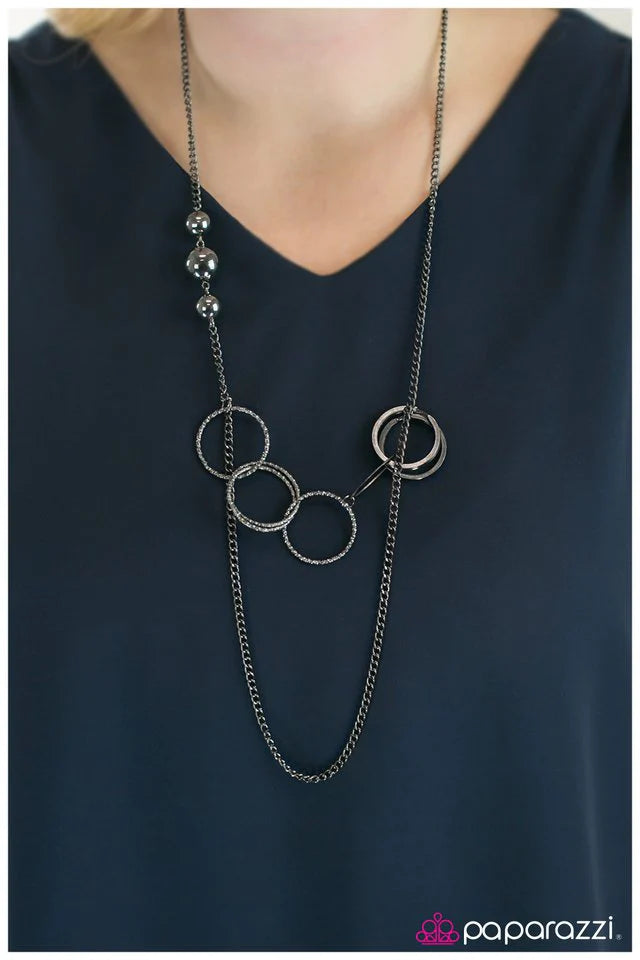 Collar Paparazzi ~ Expresionista - Negro