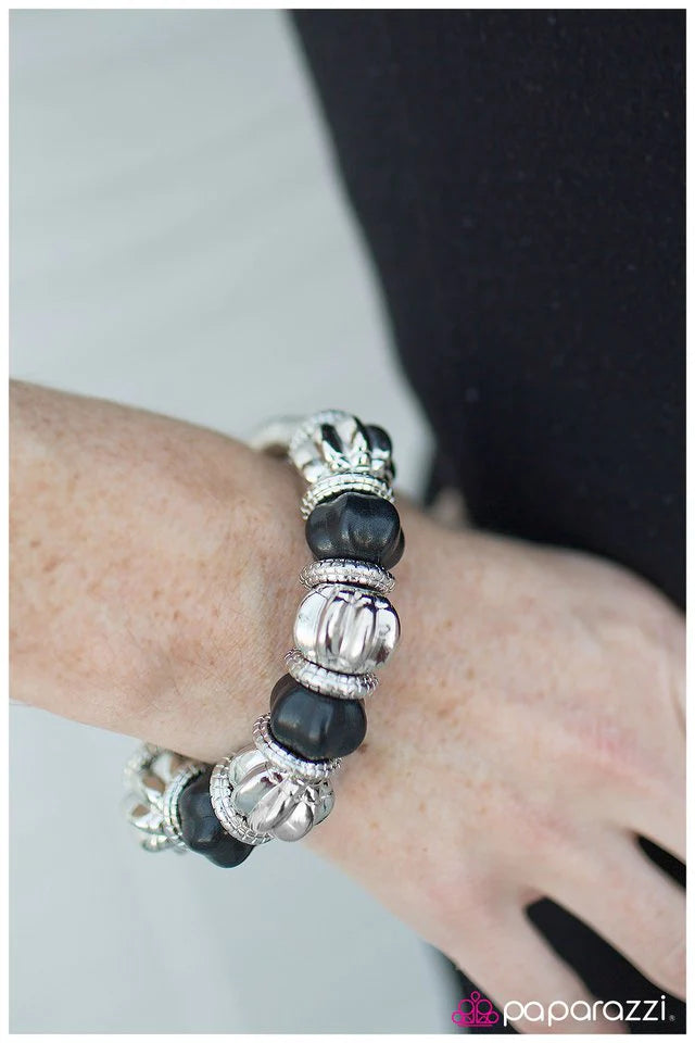 Pulsera Paparazzi ~ Arremángate las mangas - Negro