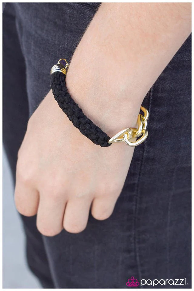 Pulsera Paparazzi ~ Gateando con confianza - Negro