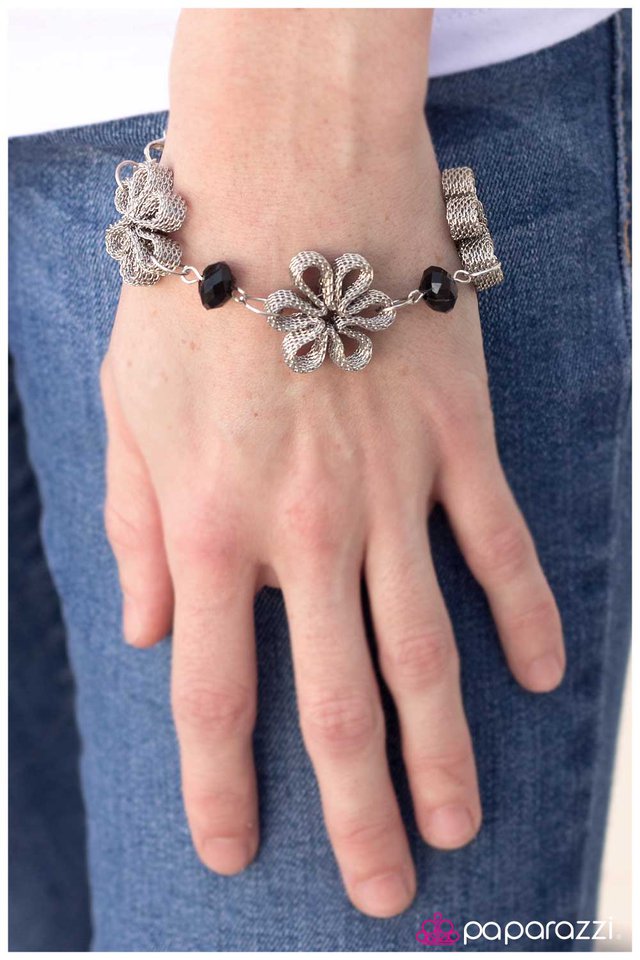 Pulsera Paparazzi ~ La paz esté contigo - Negro