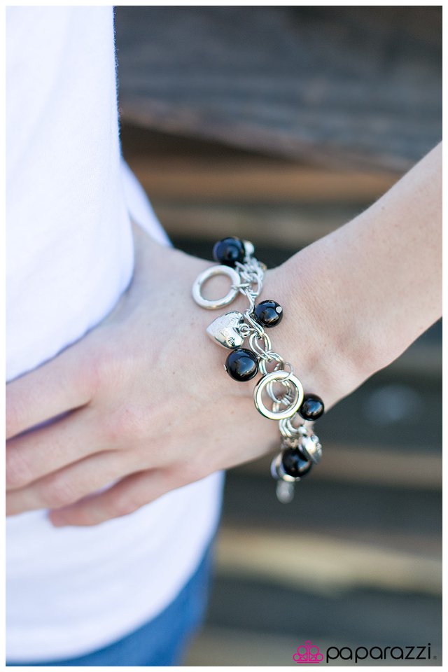 Pulsera Paparazzi ~ Baila directo a mi corazón - Negro