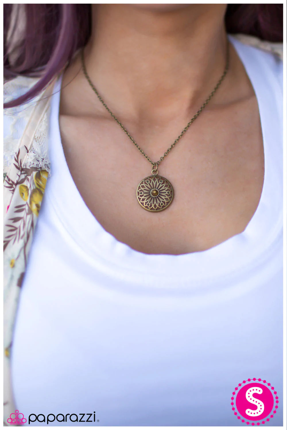 Paparazzi Necklace ~ A Pretty Sight - Brass