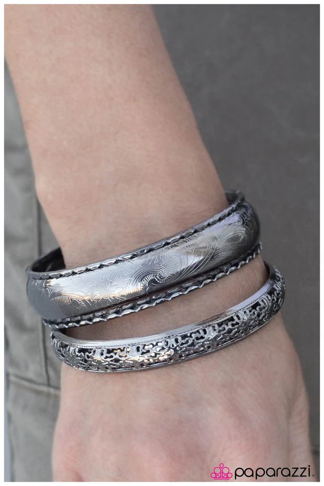 Pulsera Paparazzi ~ Disfruta de la vista - Negro