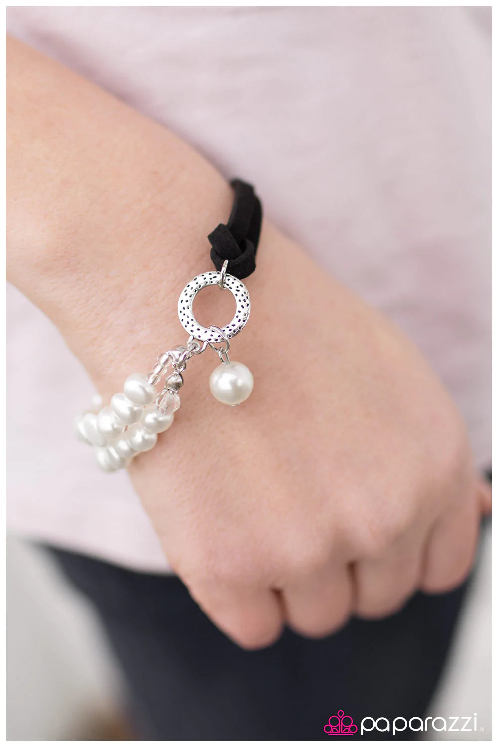Pulsera Paparazzi ~ Ms. Modest - Blanco