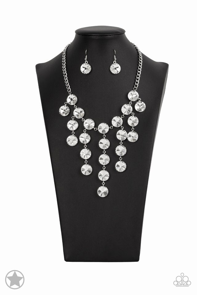 Spotlight Stunner - Paparazzi Necklace Image