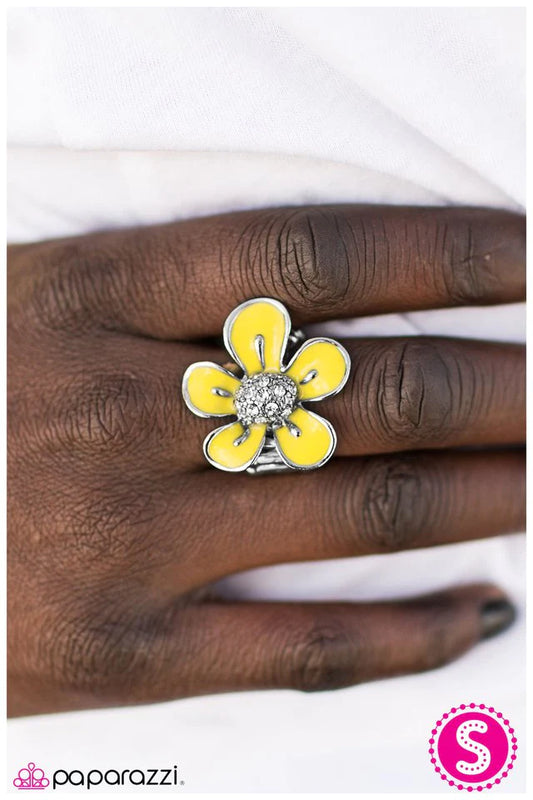 Paparazzi Ring ~ It Must Be Spring - Yellow