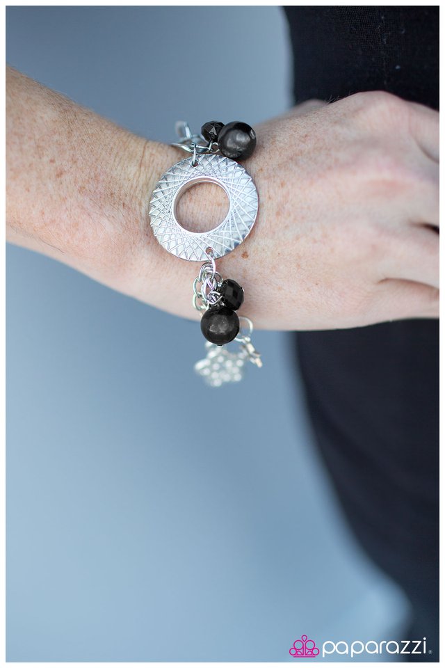 Pulsera Paparazzi ~ Love Actually - Negra