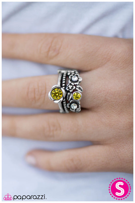 Paparazzi Ring ~ Oh, This Old Thing? - Yellow