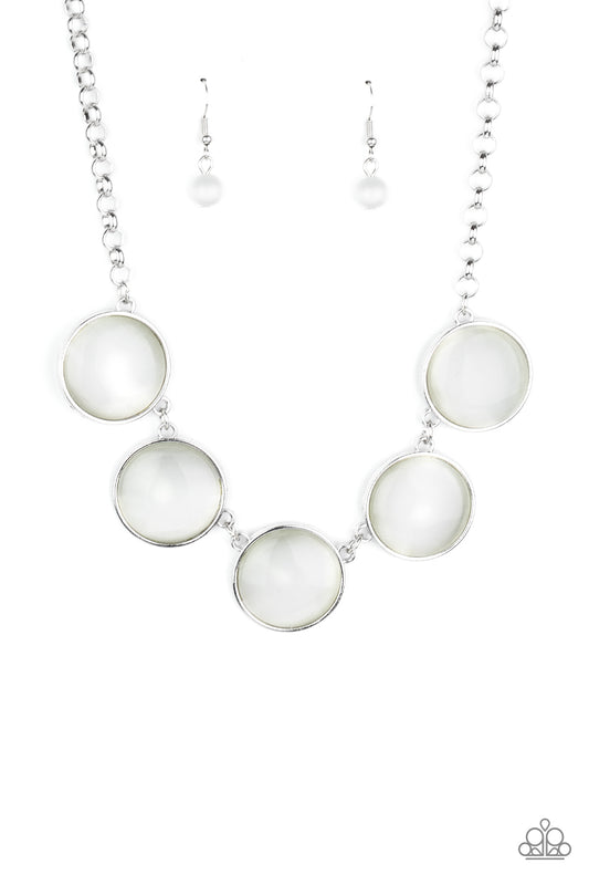 Collar Paparazzi ~ Ethereal Escape - Blanco