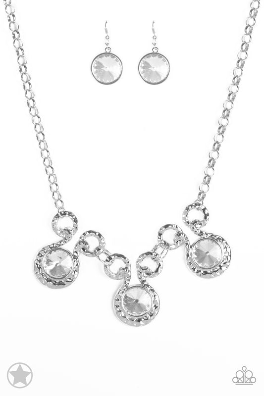 Paparazzi Necklace Blockbuster - Hypnotized - Silver White