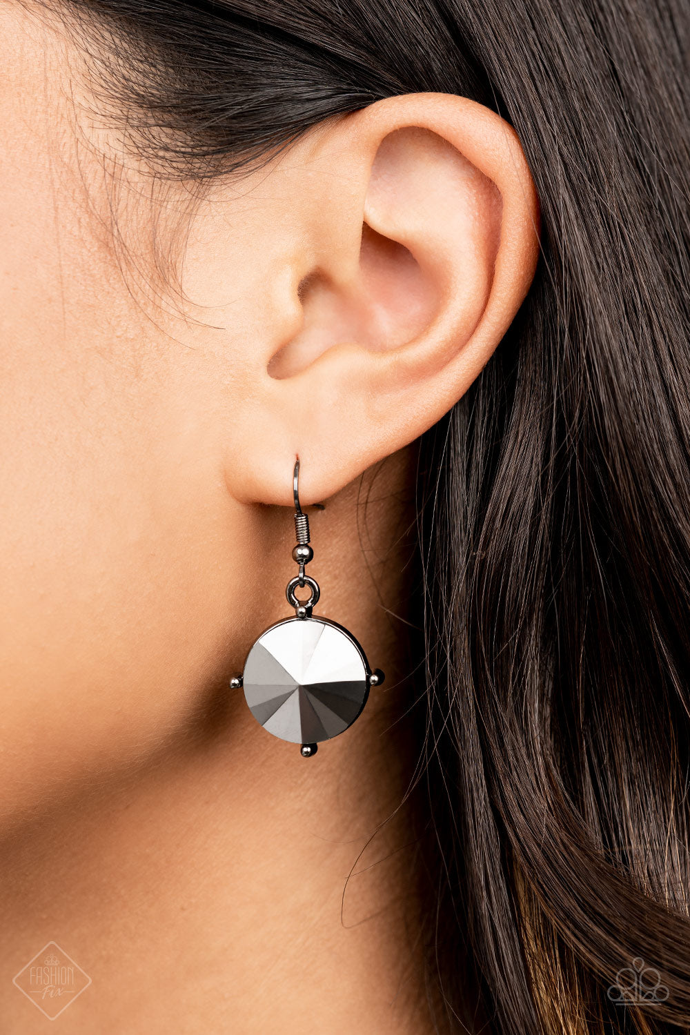 Paparazzi Necklace ~ The SHOWCASE Must Go On - Black