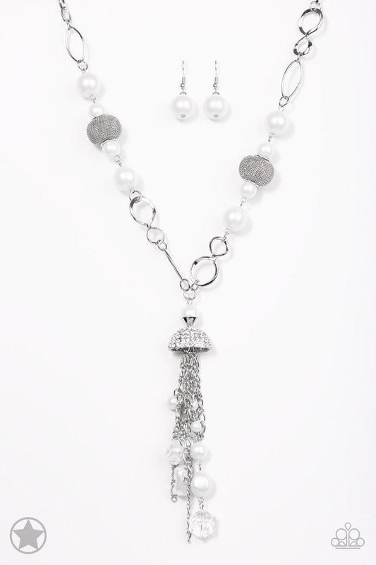 Paparazzi Necklace Blockbuster - Designated Diva - White