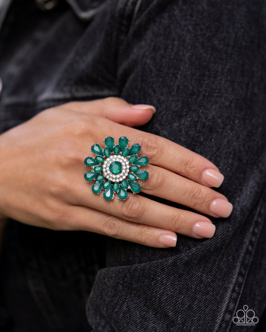 Anillo Paparazzi ~ Brillo constante - Verde