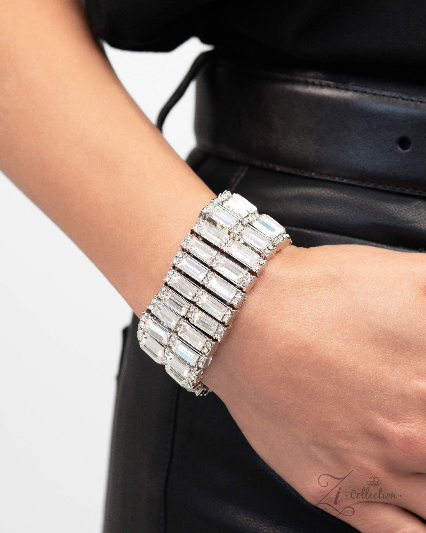 Paparazzi ZI Bracelet ~ Ambitious Arrangement - White