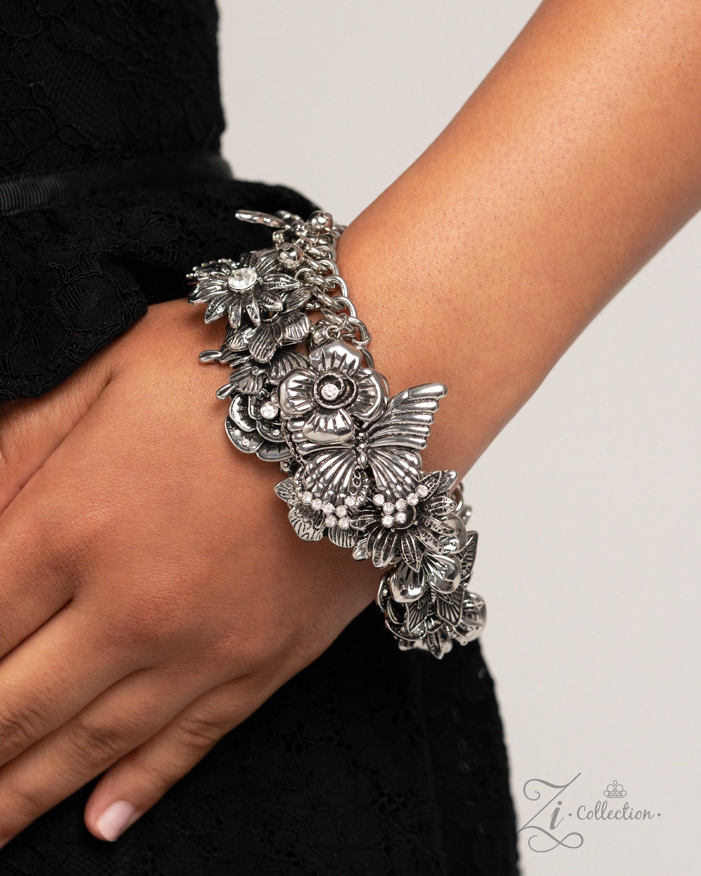 Pulsera Paparazzi ZI ~ Impresión intencional - Plata