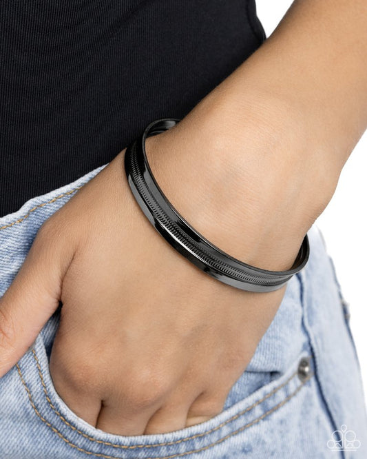 ​Treaded Tundra - Black - Paparazzi Bracelet Image