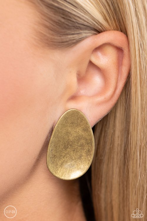 ​In PLAINS Sight - Brass - Paparazzi Earring Image