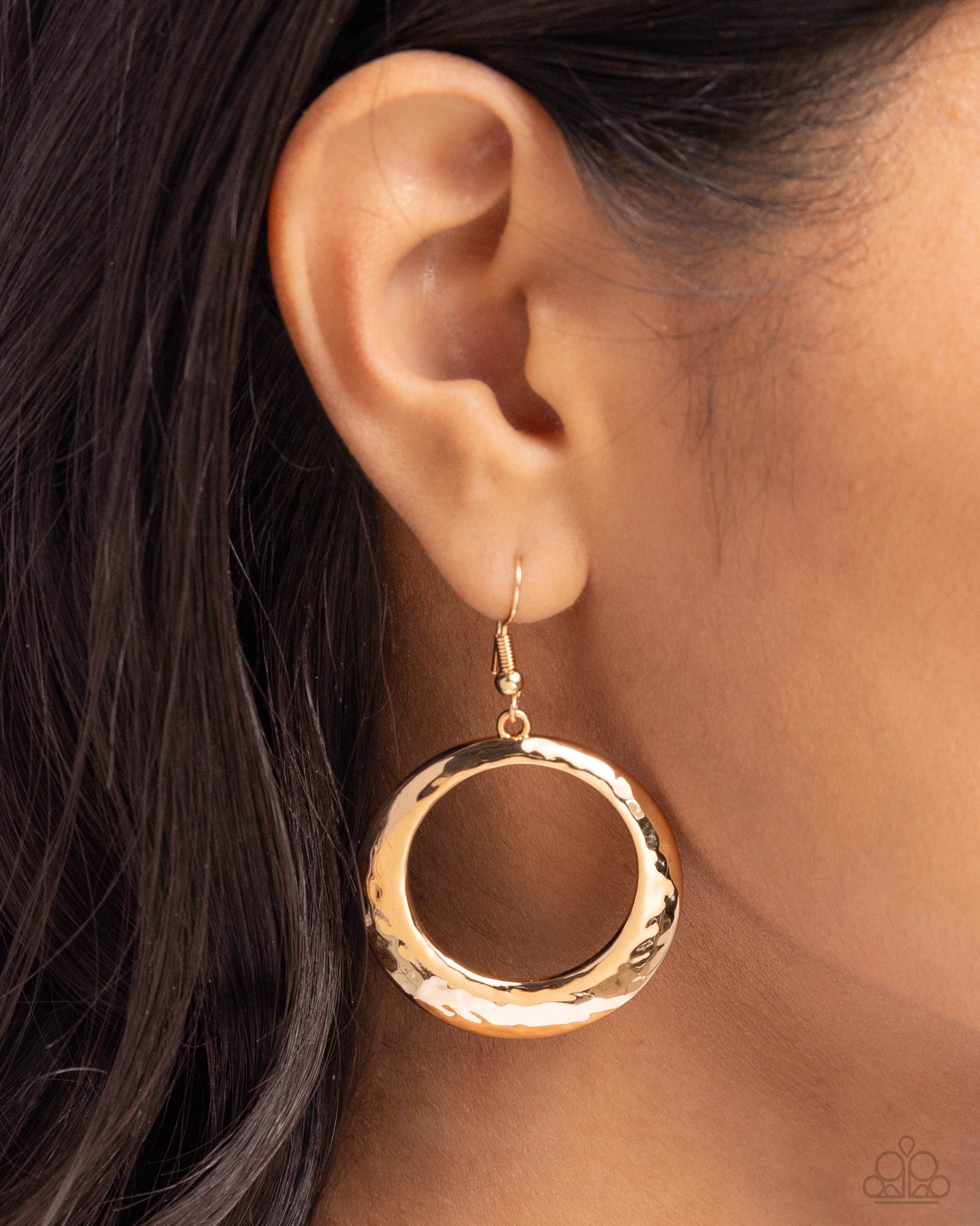 Retro Radius - Gold - Paparazzi Earring Image