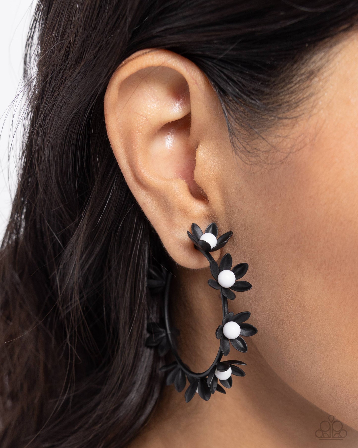 Flower Vine - Black - Paparazzi Earring Image