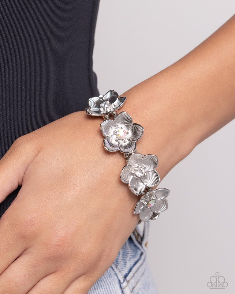 General Grandeur - White - Paparazzi Bracelet Image