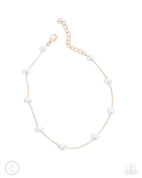 Charming Court - Gold - Paparazzi Bracelet Image