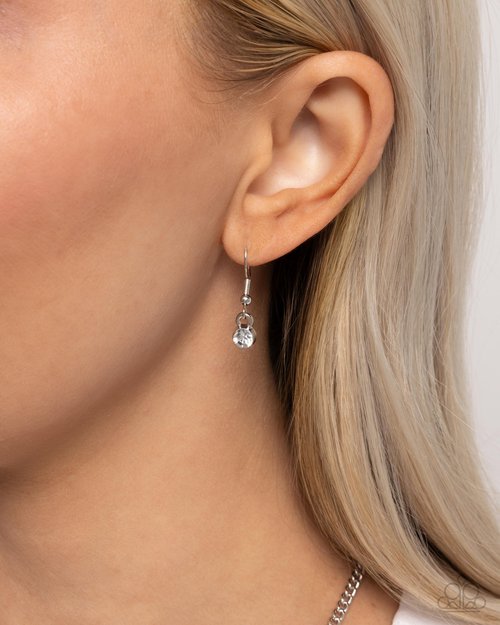 Valuable Valor - Paparazzi Necklace Image