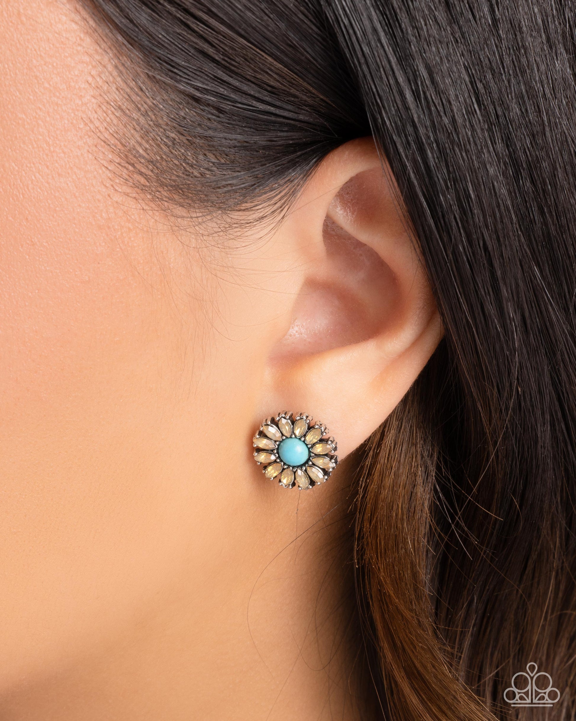 Santa Fe Showcase - Paparazzi Earring Image