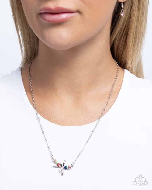 Dragonfly Deed - Paparazzi Necklace Image
