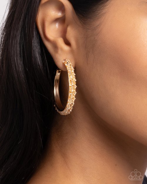 Glowing Garland - Gold - Paparazzi Earring Image