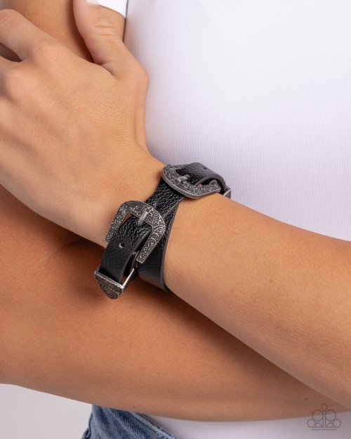 Buckle TOWN - Black - Paparazzi Bracelet Image