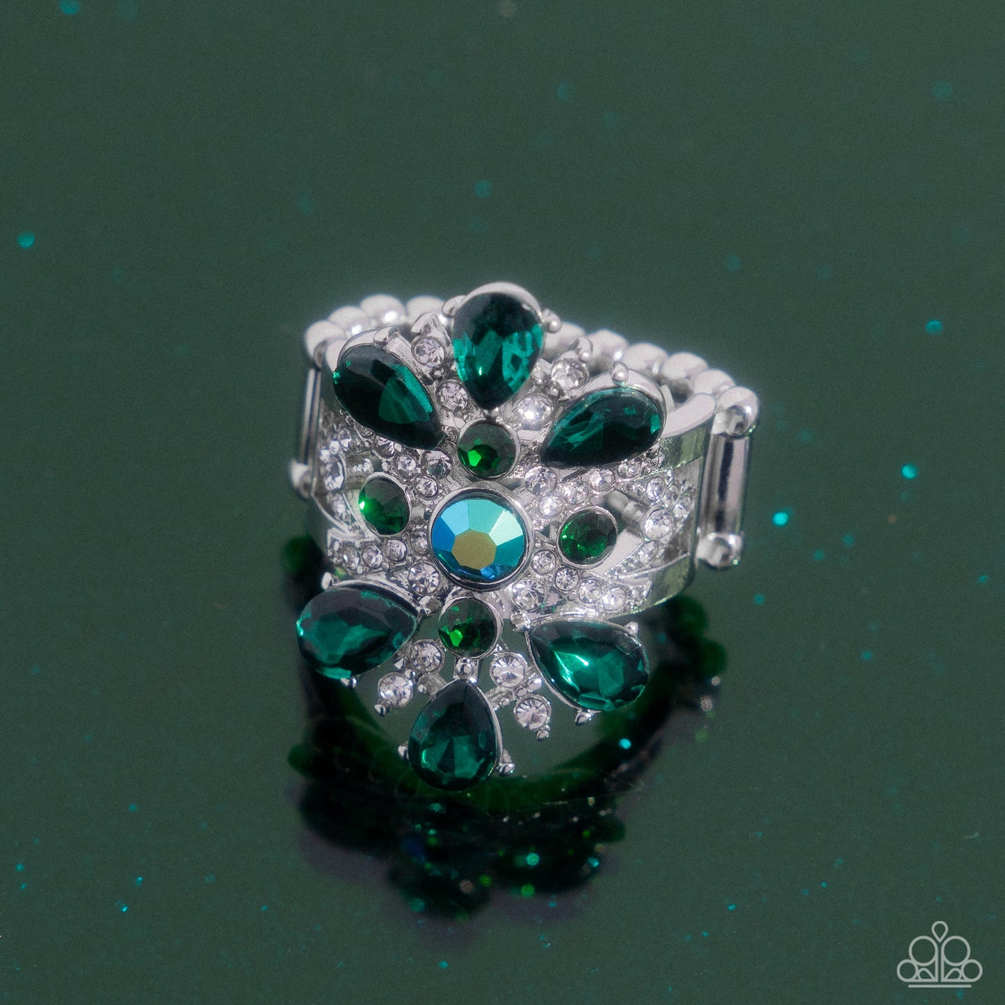 Pronged Panorama - Green - Paparazzi Ring Image