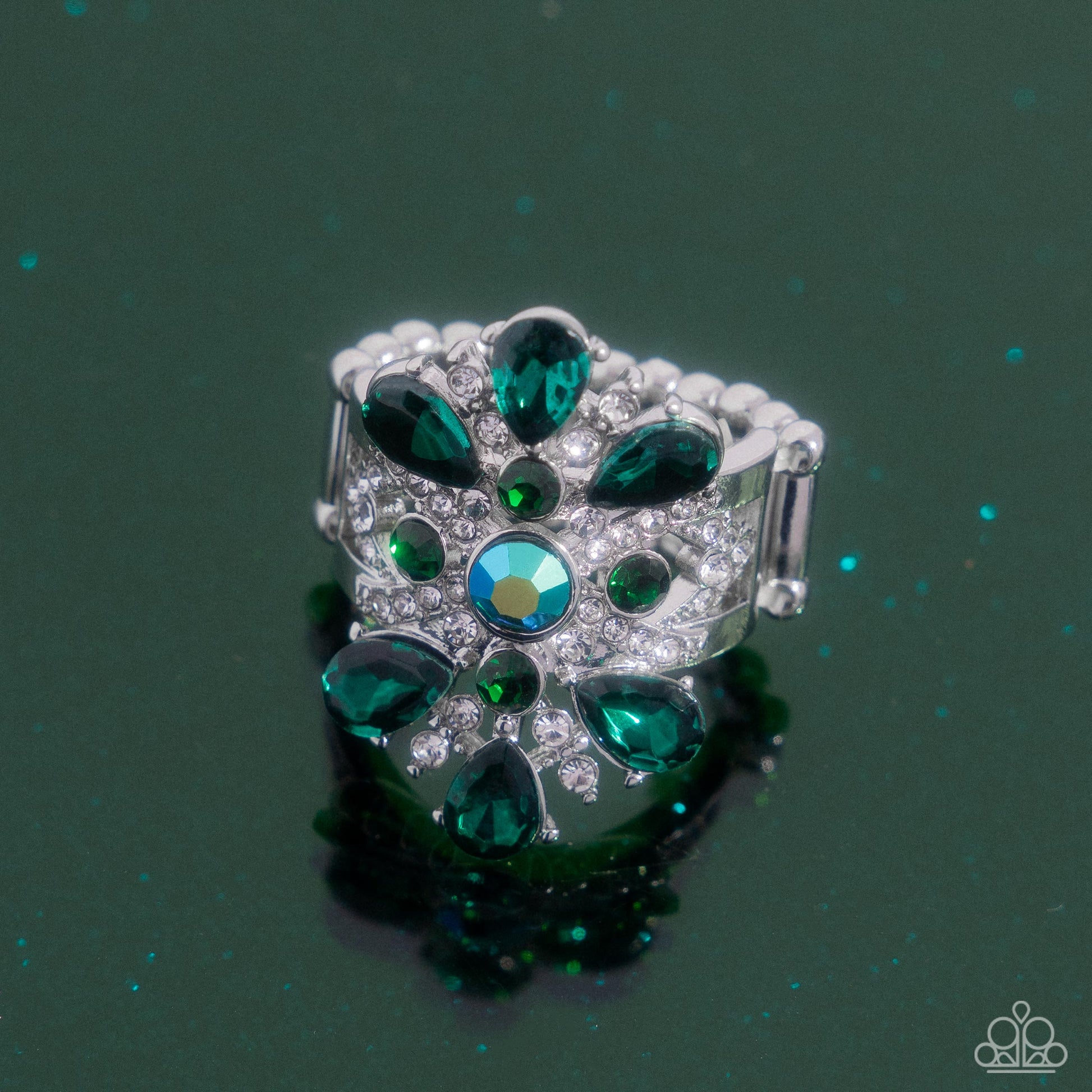 Pronged Panorama - Green - Paparazzi Ring Image