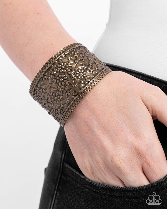 Bouquet Garden - Brass - Paparazzi Bracelet Image