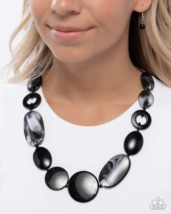 Show Them Whos GLOSS - Paparazzi Necklace Image