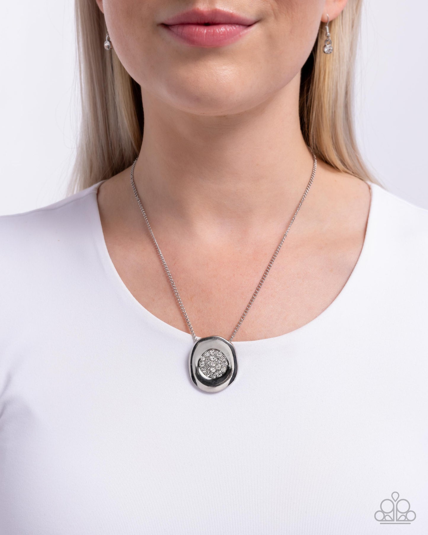 Gently Glistening - Paparazzi Necklace Image